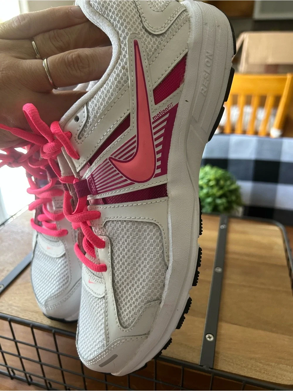 Nike Dart 10 Women's 9 Running Shoes White Pink Mesh Athletic